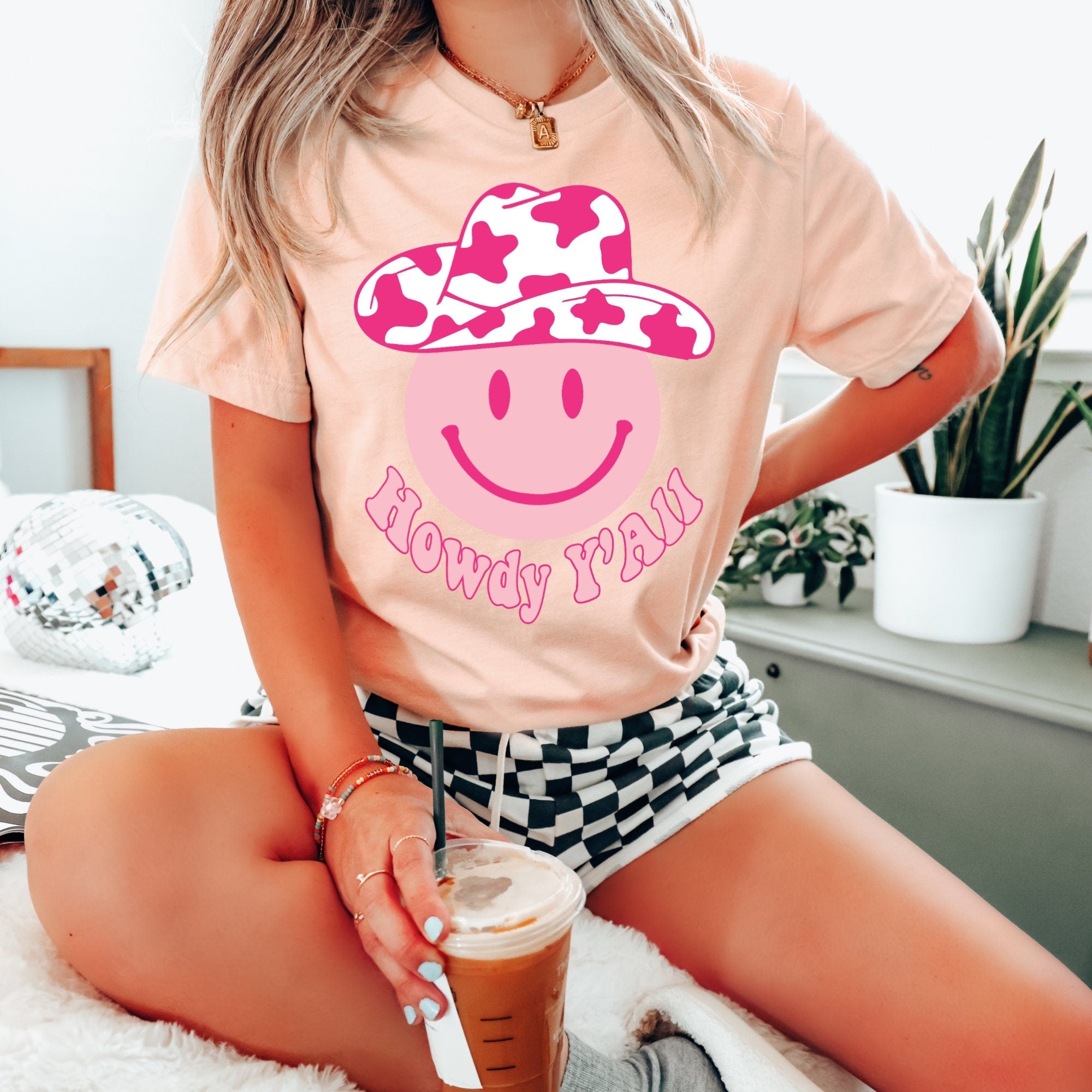 Women's Girl's "Howdy Y'all" Unisex Fit Jersey Short Sleeve Tee, Cowgirl Shirt, Western T-Shirt, Ranchy, Punchy, Boutique, Happy Face
